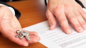 Украинцев могут по суду заставить купить квартиру 